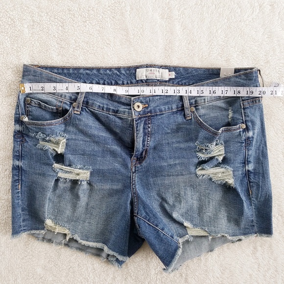 Torrid Destructed Jean Short 5 in. Inseam - Picture 8 of 8